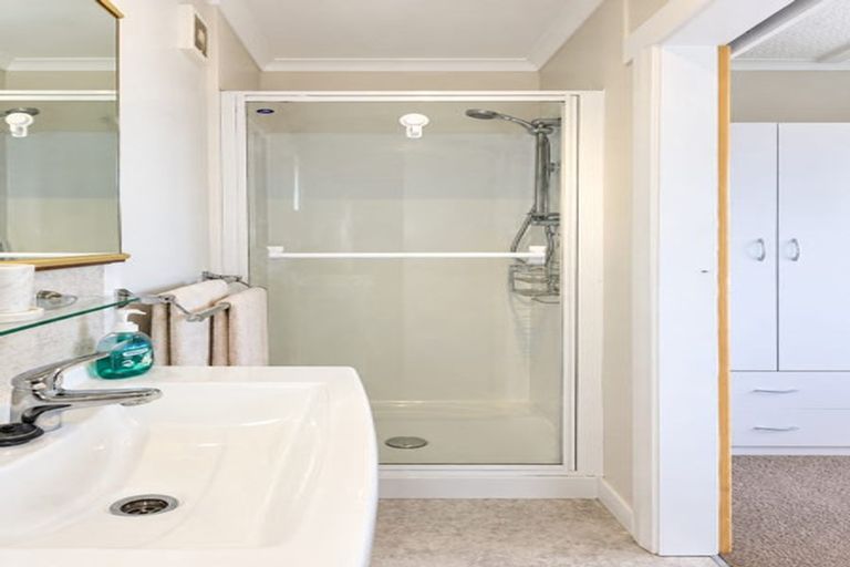 Photo of property in 27 Ngamotu Road, Moturoa, New Plymouth, 4310