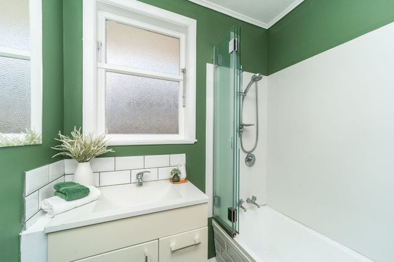 Photo of property in 17 Wilson Crescent, Highbury, Palmerston North, 4412