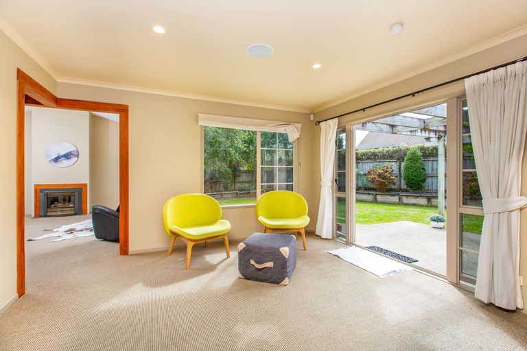 Photo of property in 18 Roderick Place, Rototuna, Hamilton, 3210