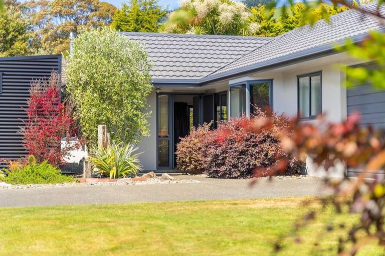 Photo of property in 10 Yasmin Lane, Kinloch, Taupo, 3377