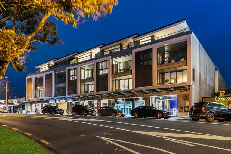 Photo of property in 203/585 Beach Road, Rothesay Bay, Auckland, 0630