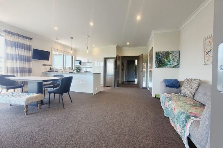 Photo of property in 32 Sumner Terrace, Aotea, Porirua, 5024