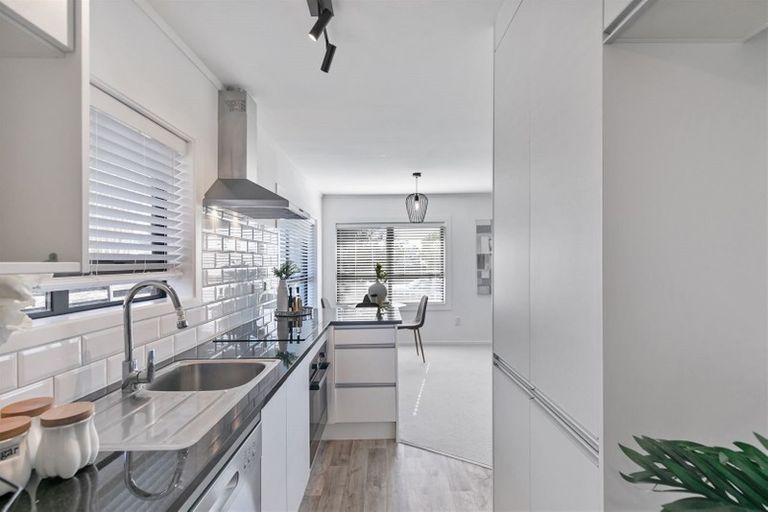 Photo of property in 1/53 Girrahween Drive, Totara Vale, Auckland, 0629