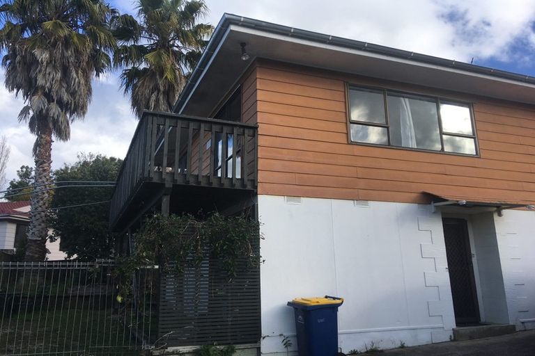 Photo of property in 2/34 Topliss Drive, Northcross, Auckland, 0632