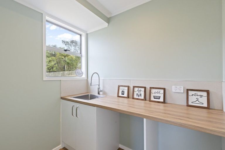 Photo of property in 8 Newlyn Place, Welbourn, New Plymouth, 4312