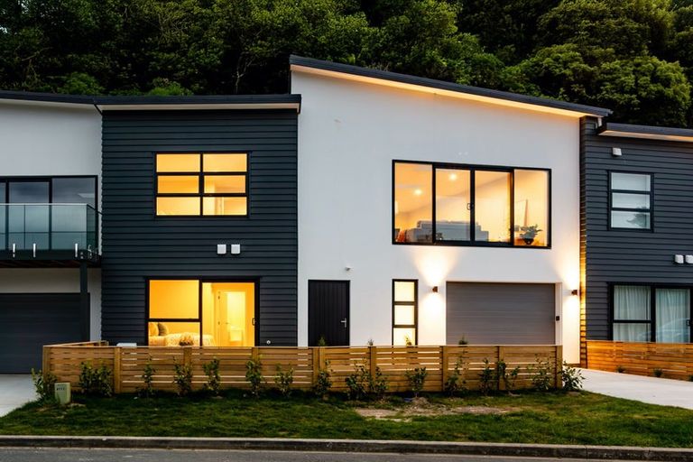 Photo of property in 8 Tradewinds Drive, Whitby, Porirua, 5024