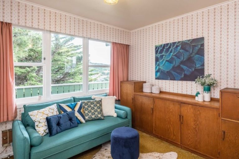 Photo of property in 34 Westview Grove, Miramar, Wellington, 6022