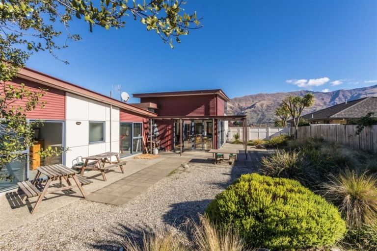Photo of property in 43 Kings Drive, Wanaka, 9305
