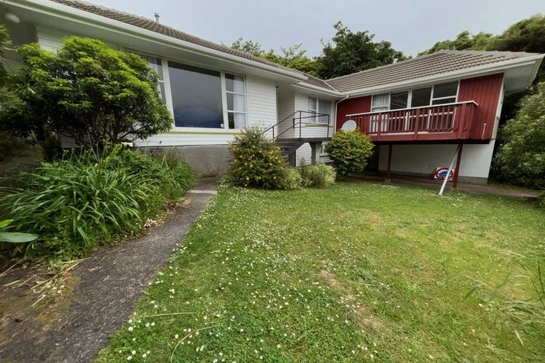 Photo of property in 2 Thurleigh Grove, Karori, Wellington, 6012