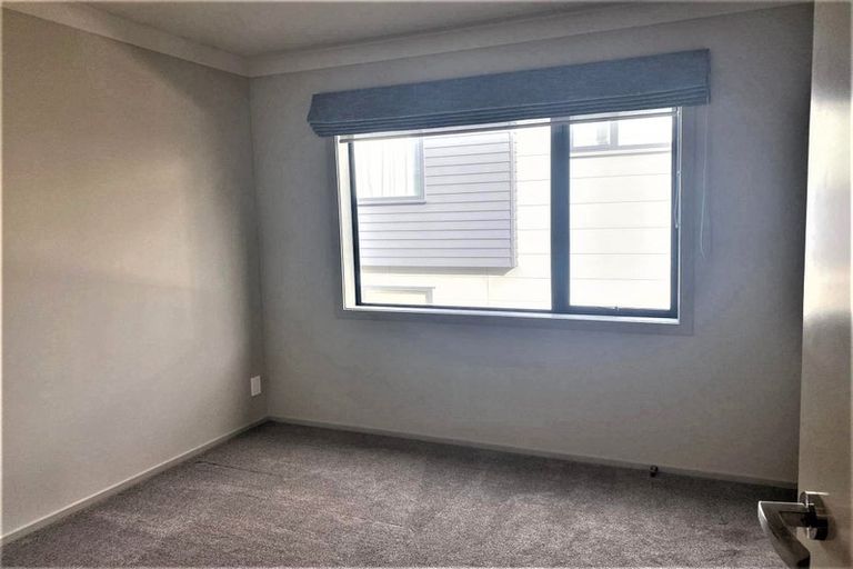 Photo of property in 27 Brindle Way, Newlands, Wellington, 6037