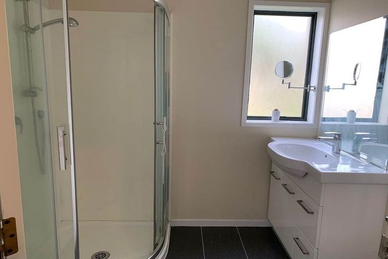 Photo of property in 16 Astelia Place, Goodwood Heights, Auckland, 2105