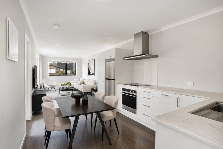 Photo of property in 2 Whakato Avenue, Kumeu, 0810