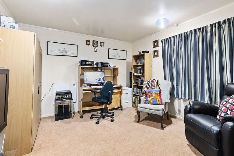 Photo of property in 95 Woodman Drive, Tawa, Wellington, 5028