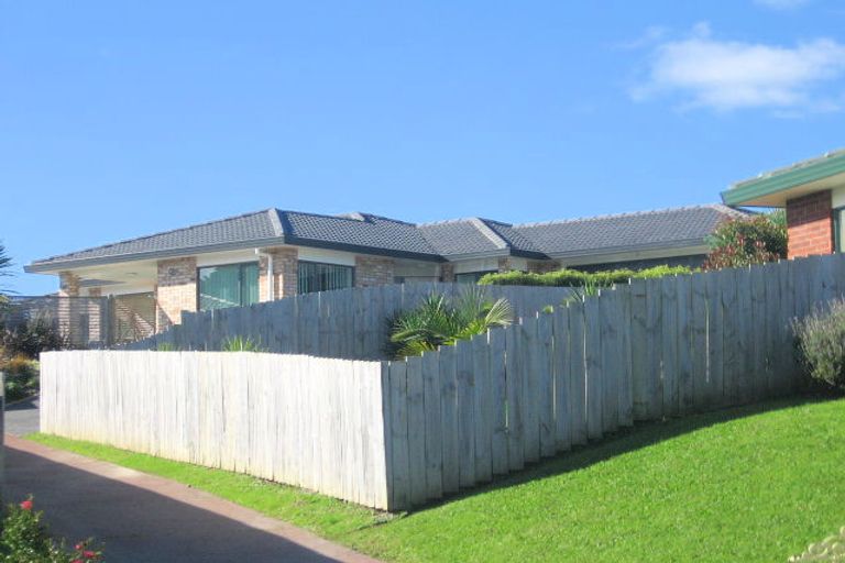 Photo of property in 25 Gendo Avenue, Henderson, Auckland, 0612