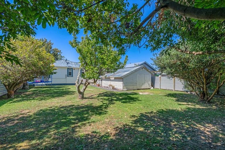 Photo of property in 16 Burns Avenue, Takaro, Palmerston North, 4412