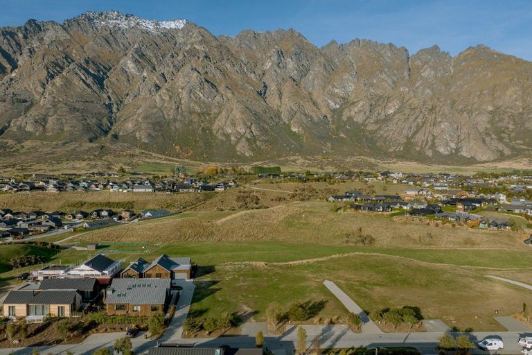 Photo of property in 22 Cunninghams Drive, Jacks Point, Queenstown, 9371