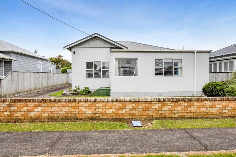 Photo of property in 8 George Street, Hawera, 4610