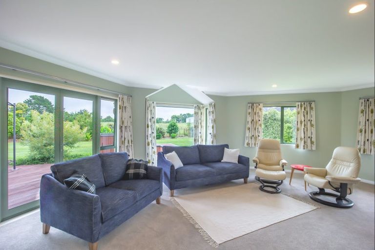 Photo of property in 28 Waipuna Grove, Levin, 5571