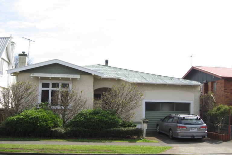 Photo of property in 88 Vivian Street, New Plymouth, 4310