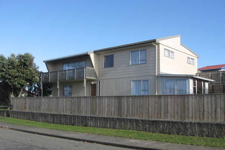 Photo of property in 1 Crown Hill, Titahi Bay, Porirua, 5022