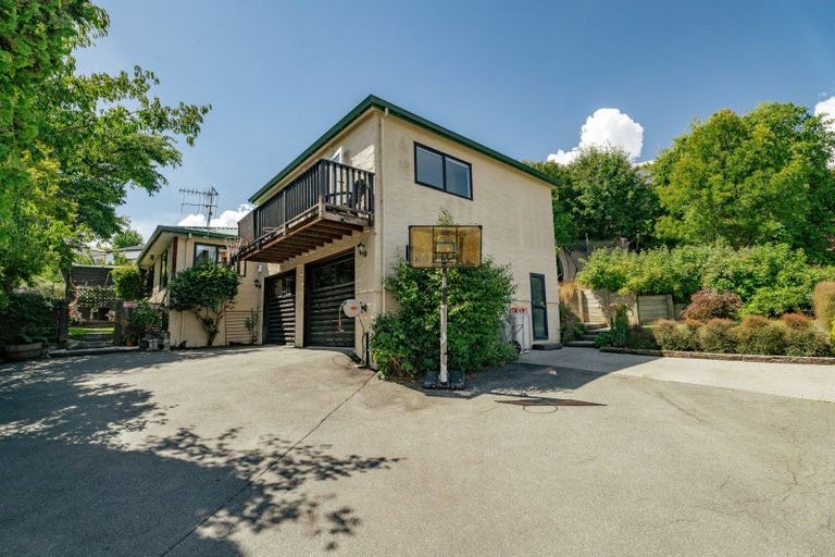 Photo of property in 111 Mcdonnell Road, Arrowtown, 9302