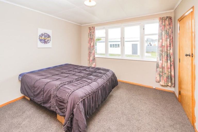Photo of property in 35 Matipo Street, Castlecliff, Whanganui, 4501