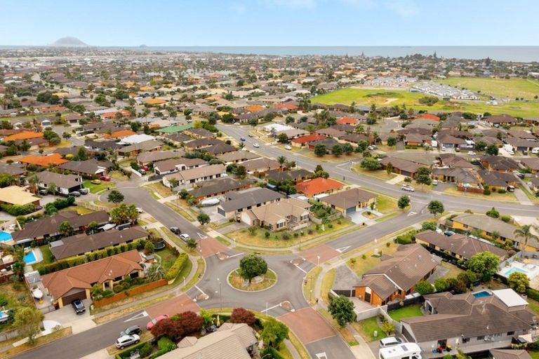 Photo of property in 5 Seabreeze Place, Papamoa Beach, Papamoa, 3118