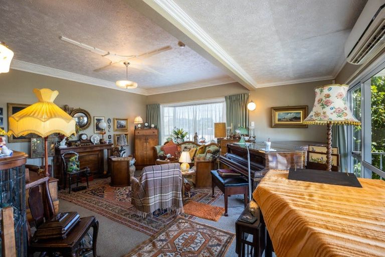 Photo of property in 32 Queens Road, Glen Avon, New Plymouth, 4312