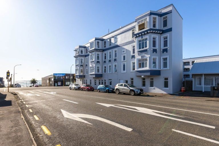 Photo of property in Devonport Apartments, 11/127 Saint Aubyn Street, New Plymouth, 4310