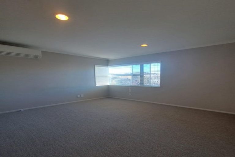 Photo of property in 11 Lorenzo Way, Flat Bush, Auckland, 2016