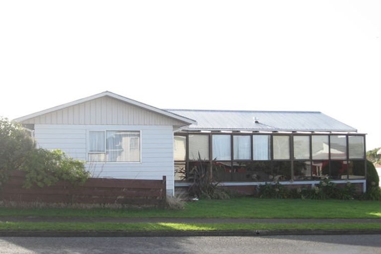 Photo of property in 88 Gloaming Hill, Titahi Bay, Porirua, 5022