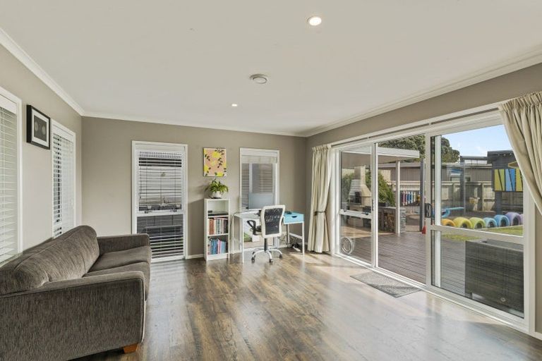 Photo of property in 5 Keene Drive, Bell Block, New Plymouth, 4312