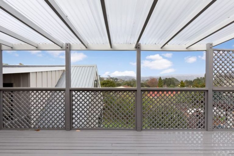 Photo of property in 51 Hobsonville Road, West Harbour, Auckland, 0618