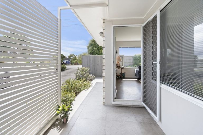 Photo of property in 1/141 Chivalry Road, Glenfield, Auckland, 0629