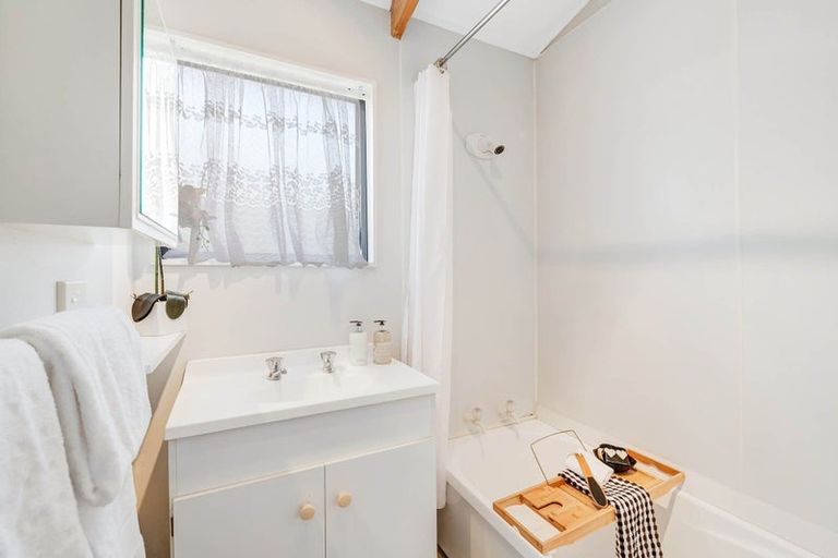 Photo of property in 22 Snells Beach Road, Snells Beach, 0920