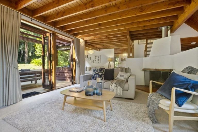 Photo of property in 37 Mappin Place, Chatswood, Auckland, 0626