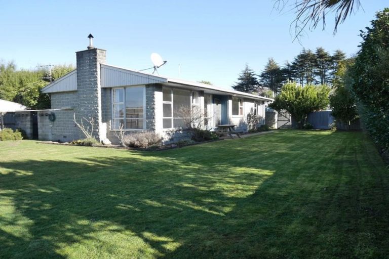 Photo of property in 22 Roswell Place, Islington, Christchurch, 8042