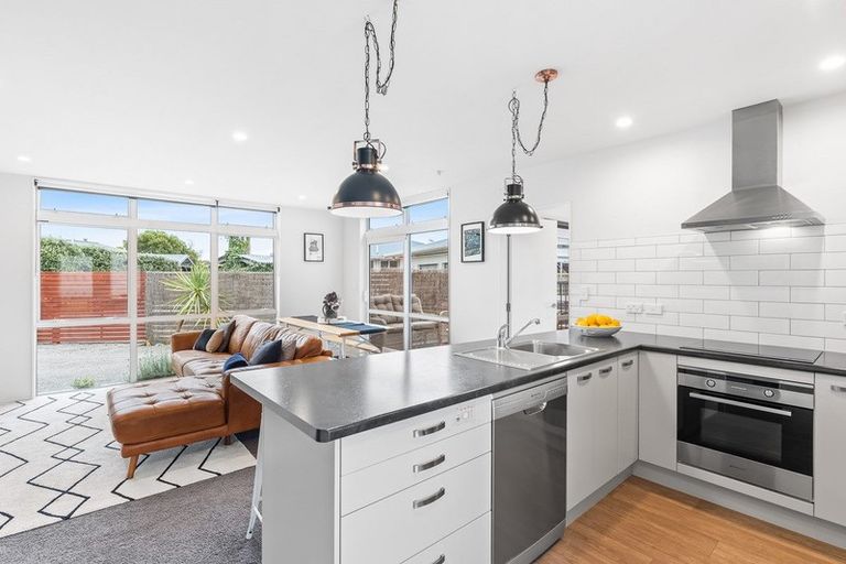 Photo of property in 5a Sharda Grove, Paraparaumu Beach, Paraparaumu, 5032