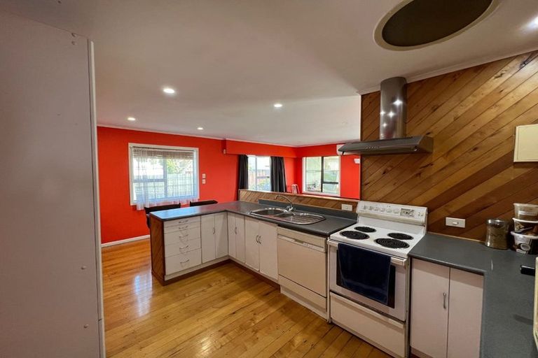 Photo of property in 94 Triangle Road, Massey, Auckland, 0614