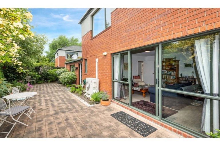 Photo of property in 2/15 Coles Place, St Albans, Christchurch, 8014