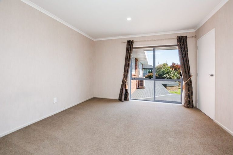 Photo of property in 20 Johnstone Drive, Fitzherbert, Palmerston North, 4410