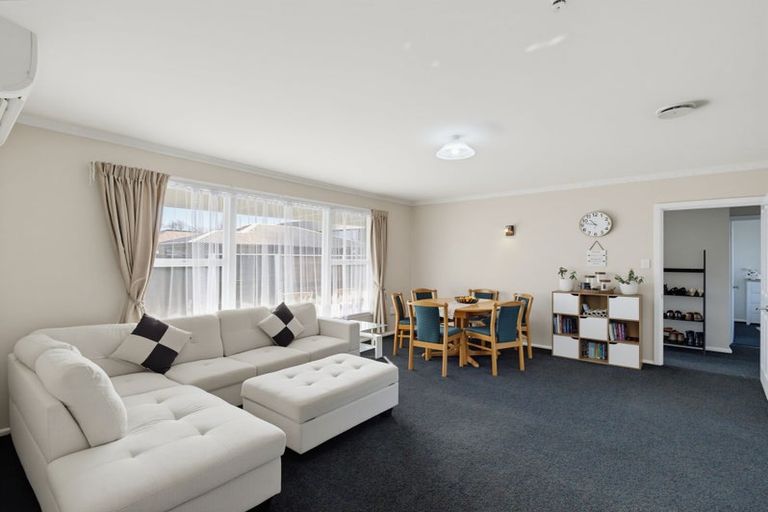 Photo of property in 2/7 Curletts Road, Sockburn, Christchurch, 8042
