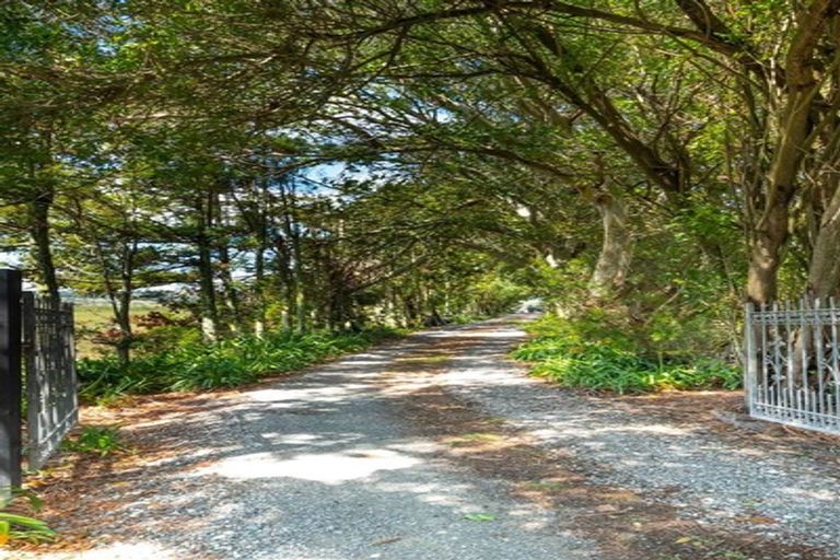 Photo of property in 2162 State Highway 16, Helensville, 0875