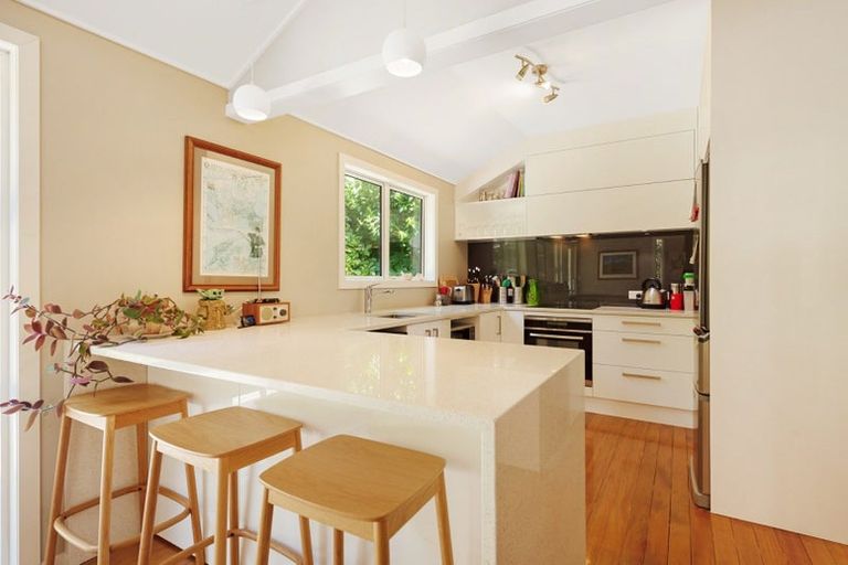 Photo of property in 47 Rona Street, Eastbourne, Lower Hutt, 5013