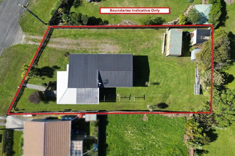 Photo of property in 1 Andresen Street, Foxton Beach, Foxton, 4815