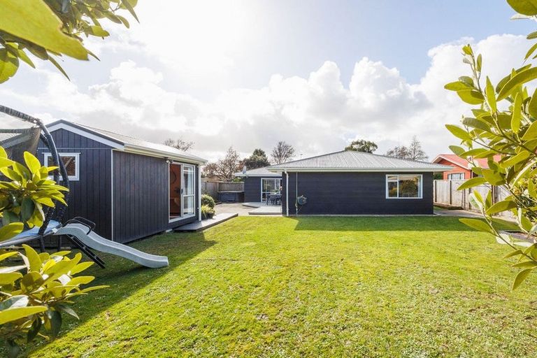 Photo of property in 4 Gladys Place, Kelvin Grove, Palmerston North, 4414