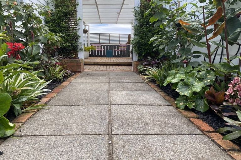 Photo of property in 54 Belt Road, New Plymouth, 4310