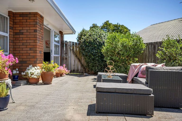 Photo of property in 1/5 Solana Court, Botany Downs, Auckland, 2010