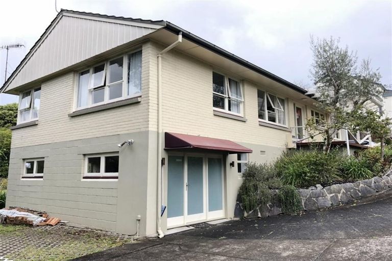 Photo of property in 1/32a Howard Road, Northcote, Auckland, 0627
