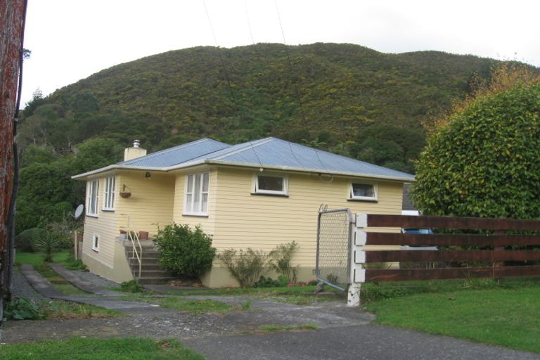 Photo of property in 7 Sunny Grove, Wainuiomata, Lower Hutt, 5014